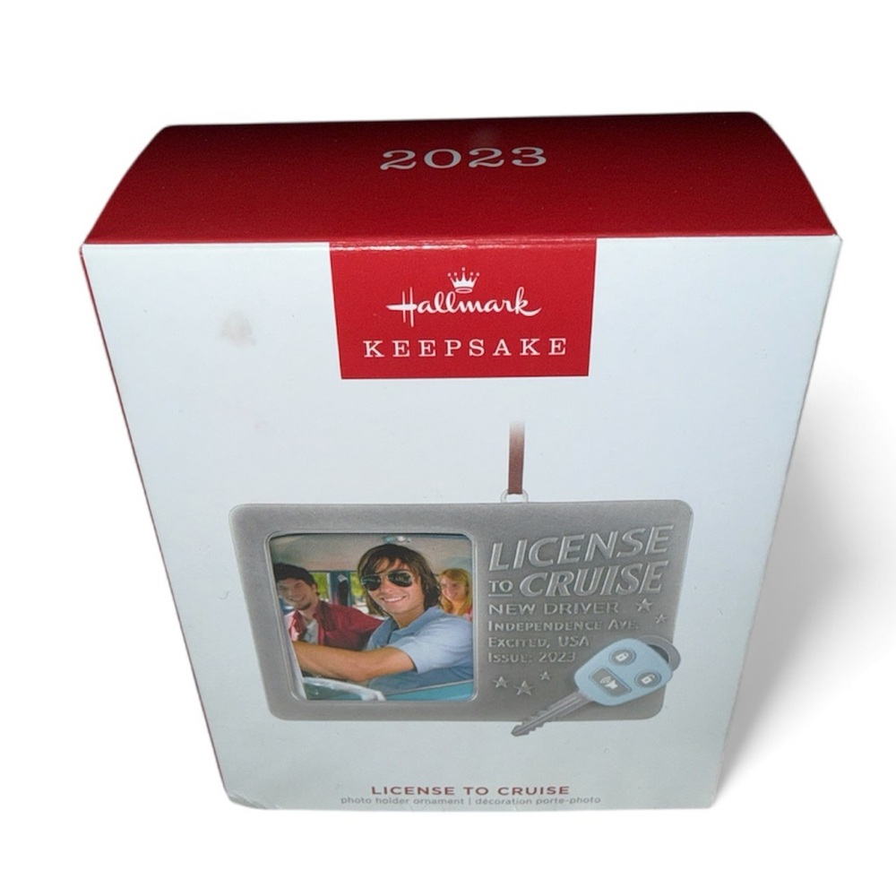 NIB Hallmark keepsake ornament “License to cruise”